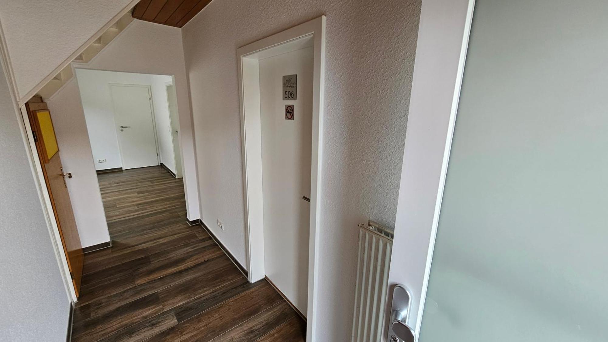 Hotel Dorfkrug Buesum - Guenstige Altbauzimmer Am Oland Esterno foto