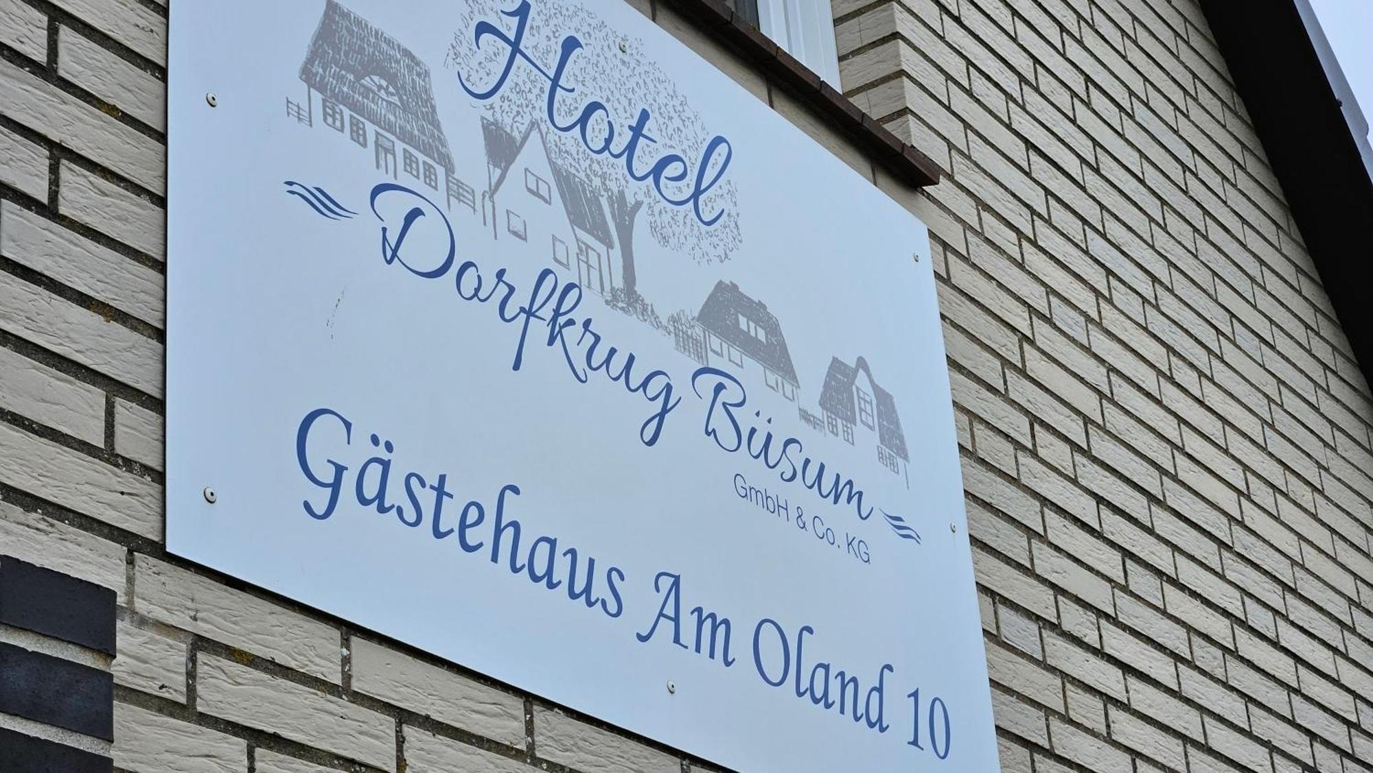 Hotel Dorfkrug Buesum - Guenstige Altbauzimmer Am Oland Esterno foto